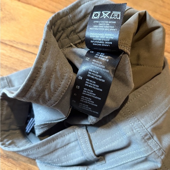 KÜHL Women’s Outdoor Adventure Shorts | Gray - Picture 3 of 3